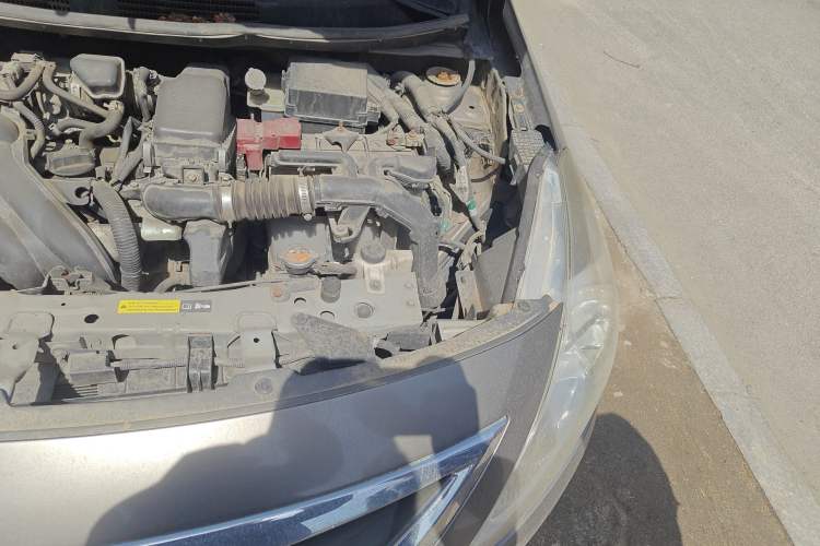 Used Nissan Sunny 2015 1.5XE Manual Comfort Edition Engine Bay Left