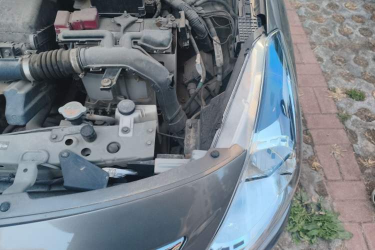 Used Nissan Sunny 2015 1.5XE Manual Master Edition Engine Bay Left