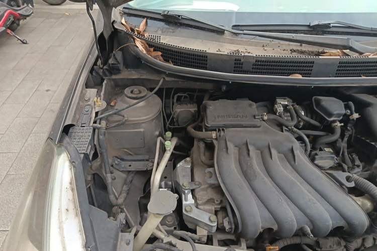 Used Nissan Sunny 2015 1.5XE CVT Comfort Edition Engine Bay Right
