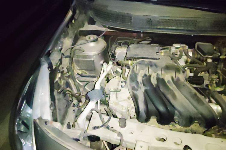 Used Nissan Sunny 2015 1.5XE CVT Comfort Edition Engine Bay Right