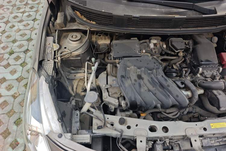 Used Nissan Sunny 2015 1.5XE Manual Comfort Edition Engine Bay Right