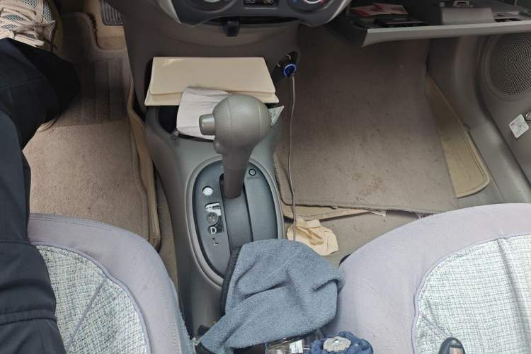 Used Nissan Sunny 2015 1.5XE CVT Master Edition Gear Lever