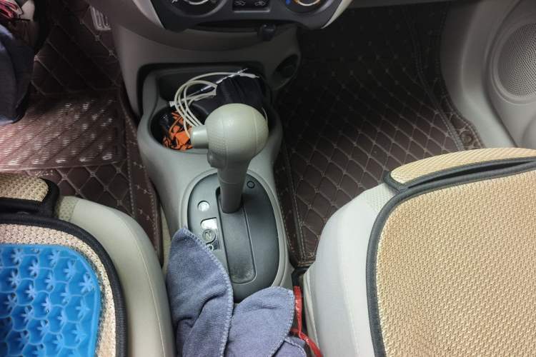 Used Nissan Sunny 2015 1.5XE CVT Comfort Edition Gear Lever