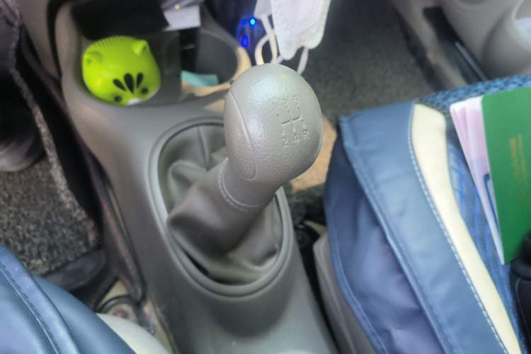 Used Nissan Sunny 2015 1.5XE Manual Master Edition Gear Lever
