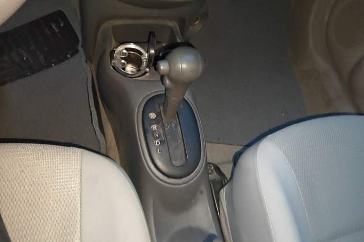 Used Nissan Sunny 2015 1.5XE CVT Comfort Edition Gear Lever