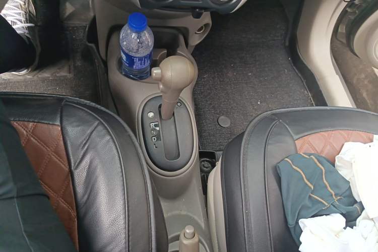 Used Nissan Sunny 2015 1.5XE CVT Comfort Edition Gear Lever