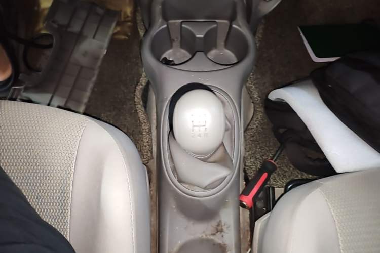 Used Nissan Sunny 2015 1.5XE Manual Comfort Edition Gear Lever