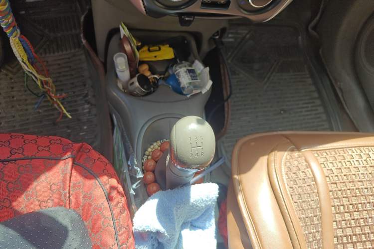 Used Nissan Sunny 2015 1.5XE Manual Comfort Edition Gear Lever