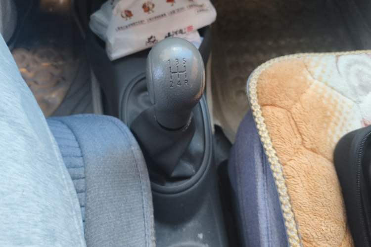 Used Nissan Sunny 2015 1.5XE Manual Master Edition Gear Lever