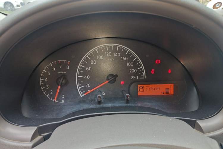Used Nissan Sunny 2015 1.5XE CVT Master Edition Instrument Cluster