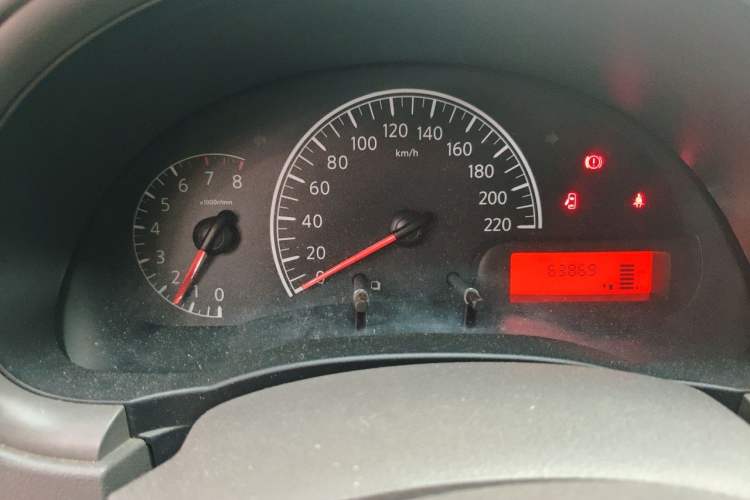 Used Nissan Sunny 2015 1.5XE Manual Comfort Edition Instrument Cluster