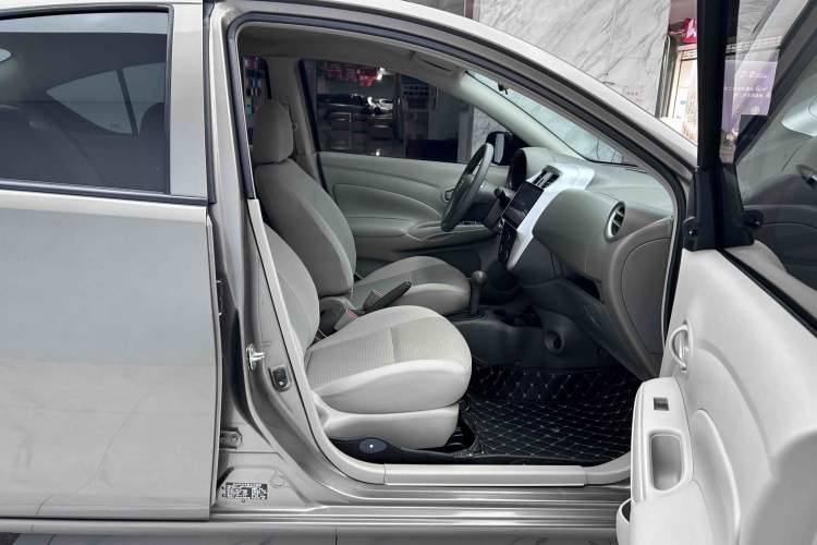 Used Nissan Sunny 2015 1.5XE CVT Comfort Edition Interior 3