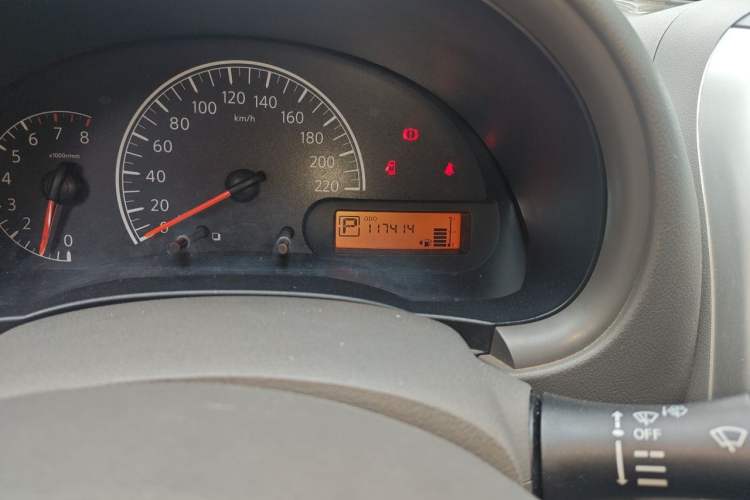 Used Nissan Sunny 2015 1.5XE CVT Master Edition Odometer Close Up
