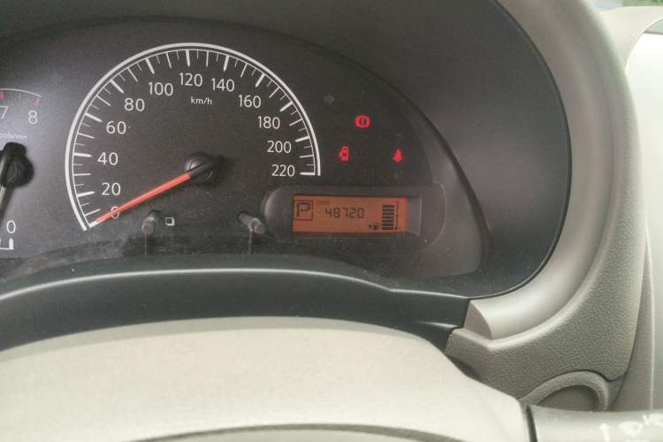 Used Nissan Sunny 2015 1.5XE CVT Comfort Edition Odometer Close Up