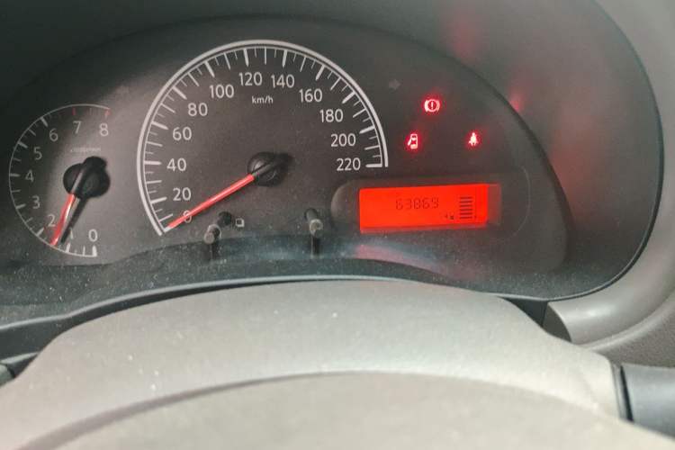 Used Nissan Sunny 2015 1.5XE Manual Comfort Edition Odometer Close Up