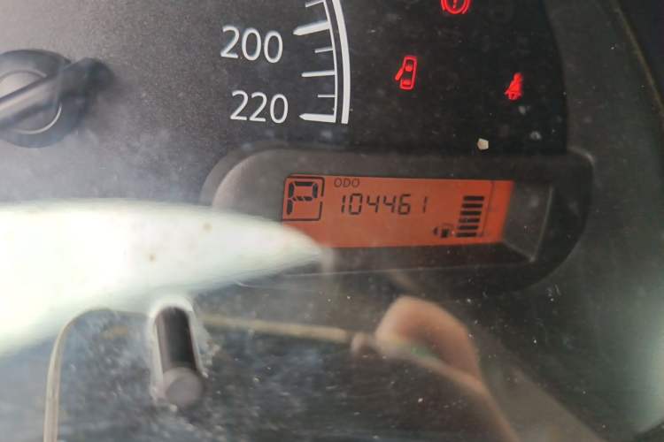 Used Nissan Sunny 2015 1.5XE CVT Comfort Edition Odometer Close Up