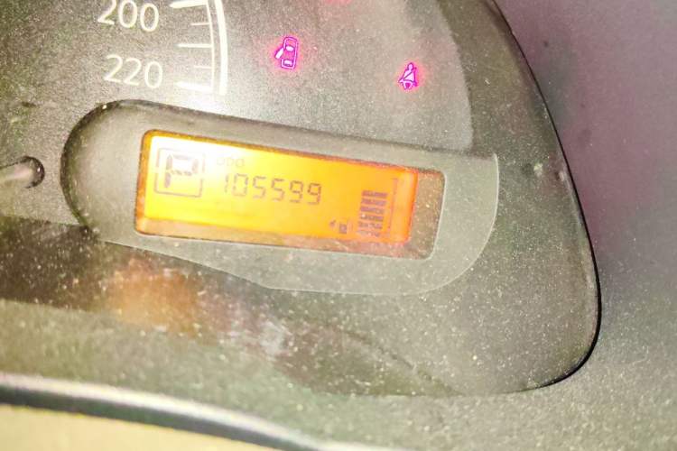 Used Nissan Sunny 2015 1.5XE CVT Comfort Edition Odometer Close Up