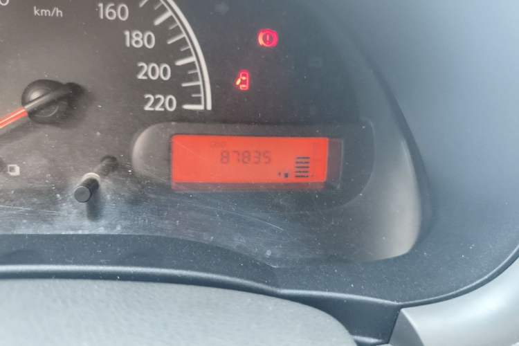 Used Nissan Sunny 2015 1.5XE Manual Master Edition Odometer Close Up