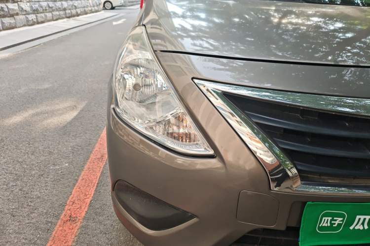 Used Nissan Sunny 2015 1.5XE Manual Comfort Edition Right Front Headlight