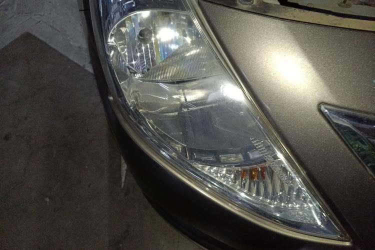 Used Nissan Sunny 2015 1.5XE Manual Comfort Edition Right Front Headlight