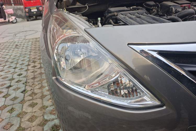 Used Nissan Sunny 2015 1.5XE Manual Comfort Edition Right Front Headlight