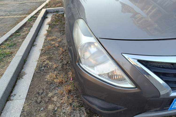 Used Nissan Sunny 2015 1.5XE CVT Comfort Edition Right Front Headlight