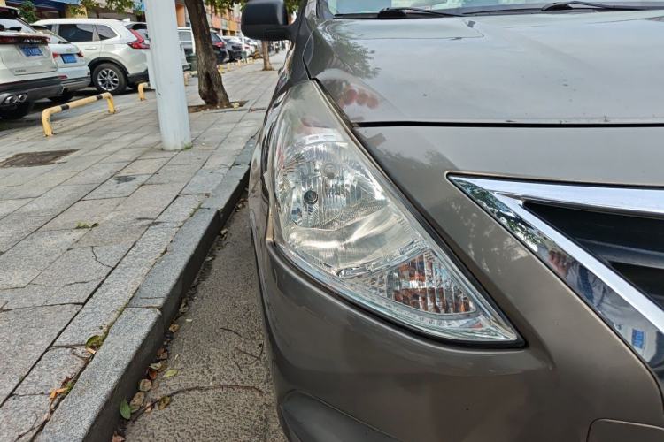 Used Nissan Sunny 2015 1.5XE CVT Comfort Edition Right Front Headlight