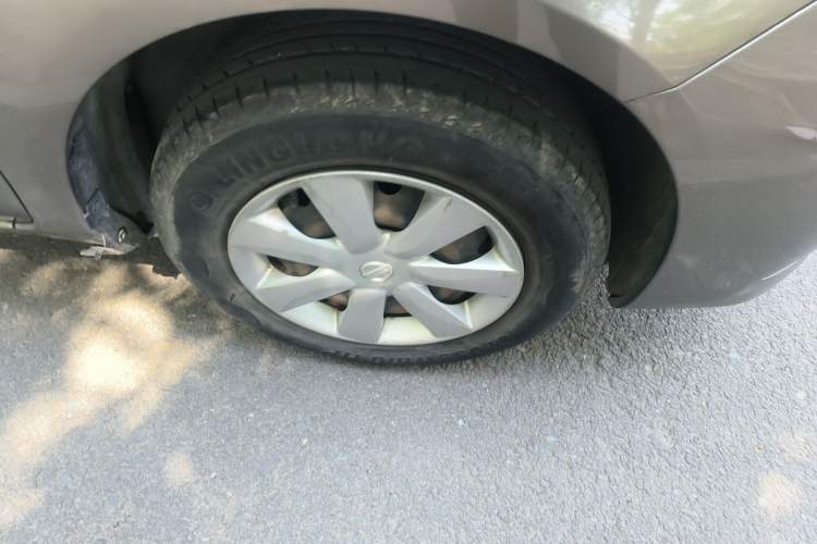 Used Nissan Sunny 2015 1.5XE Manual Master Edition Right Front Wheel Hub