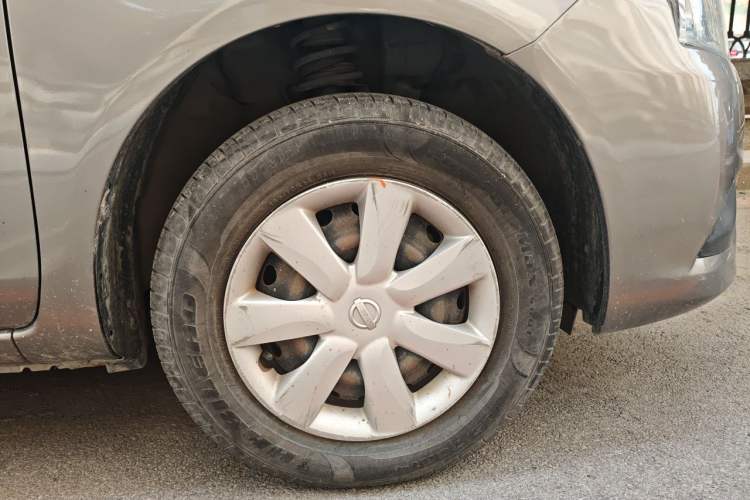 Used Nissan Sunny 2015 1.5XE Manual Comfort Edition Right Front Wheel Hub