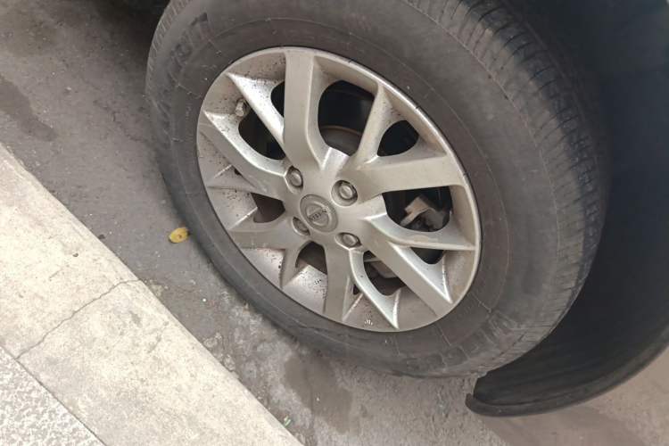 Used Nissan Sunny 2015 1.5XE CVT Comfort Edition Right Front Wheel Hub