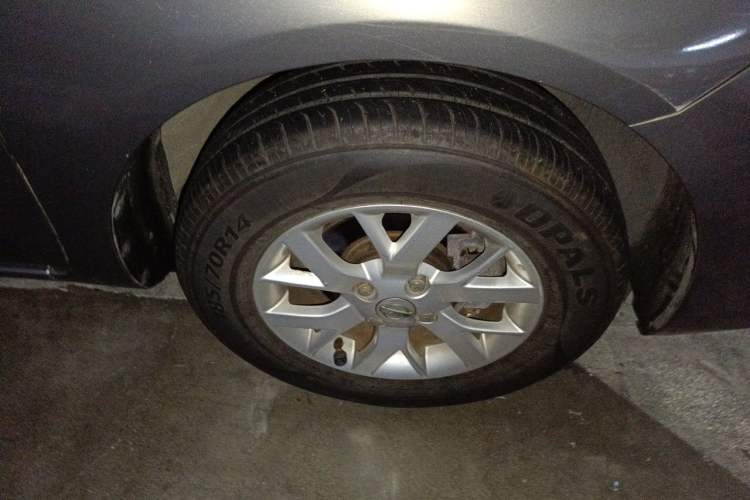 Used Nissan Sunny 2015 1.5XE Manual Comfort Edition Right Front Wheel Hub