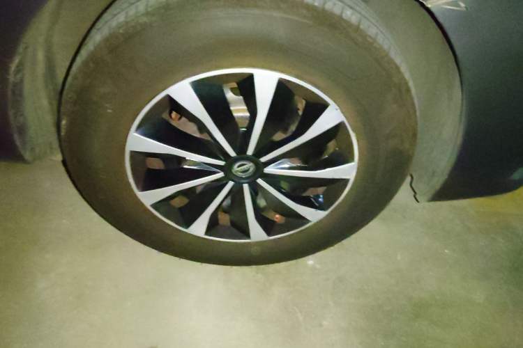 Used Nissan Sunny 2015 1.5XE CVT Comfort Edition Right Front Wheel Hub
