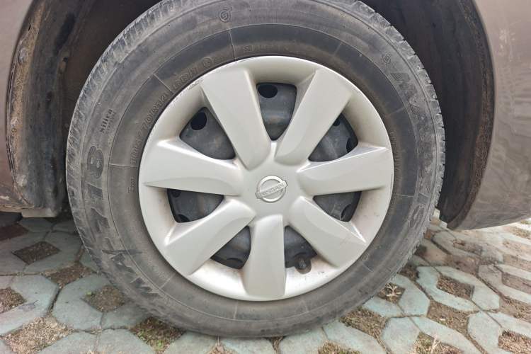 Used Nissan Sunny 2015 1.5XE Manual Comfort Edition Right Front Wheel Hub