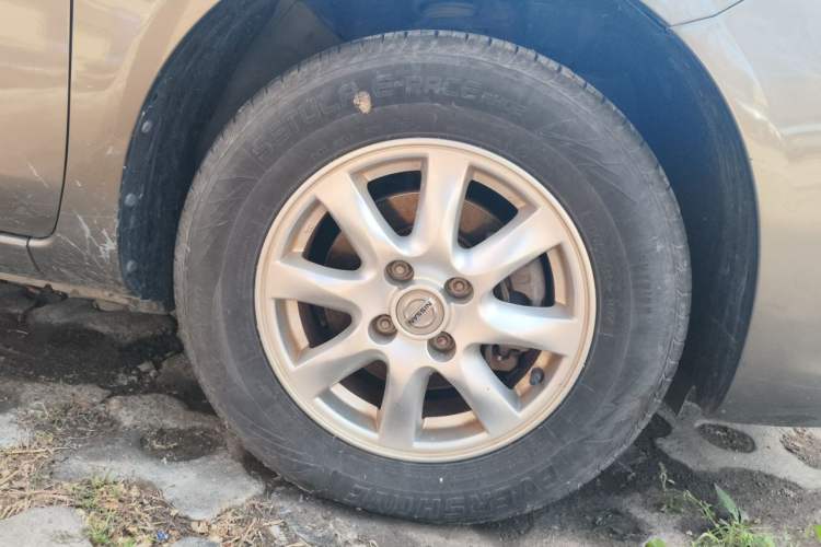Used Nissan Sunny 2015 1.5XE Manual Master Edition Right Front Wheel Hub