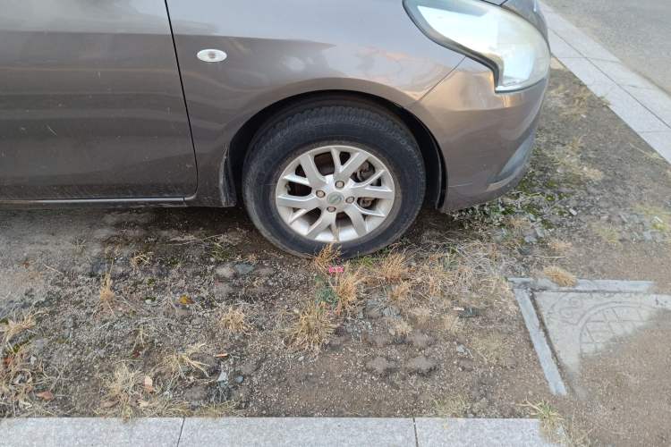 Used Nissan Sunny 2015 1.5XE CVT Comfort Edition Right Front Wheel Hub