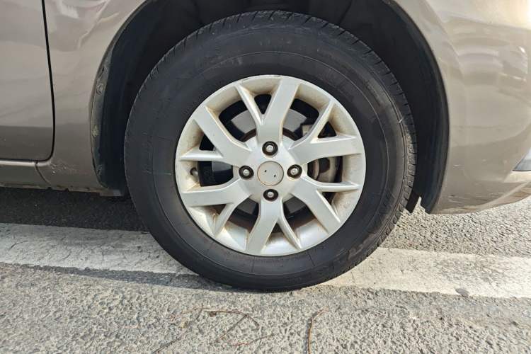 Used Nissan Sunny 2015 1.5XE CVT Comfort Edition Right Front Wheel Hub