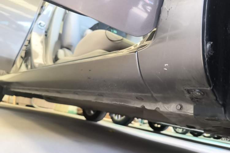 Used Nissan Sunny 2015 1.5XE CVT Comfort Edition Right Side Sill