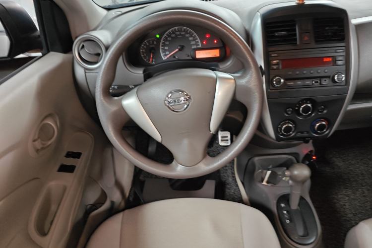 Used Nissan Sunny 2015 1.5XE CVT Elite Edition Steering Wheel