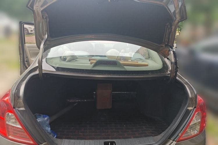 Used Nissan Sunny 2015 1.5XE CVT Master Edition Trunk