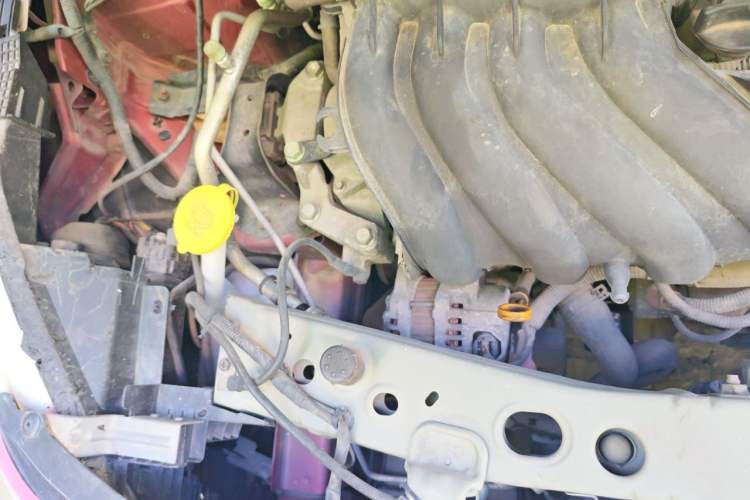 Used Nissan Sunny 2015 1.5XE CVT Master Edition Engine Bay Right