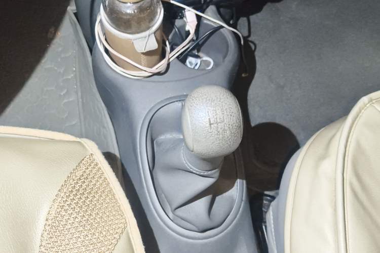 Used Nissan Sunny 2015 1.5XE Manual Comfort Edition Gear Lever