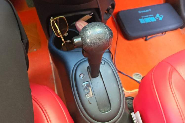 Used Nissan Sunny 2015 1.5XE CVT Master Edition Gear Lever