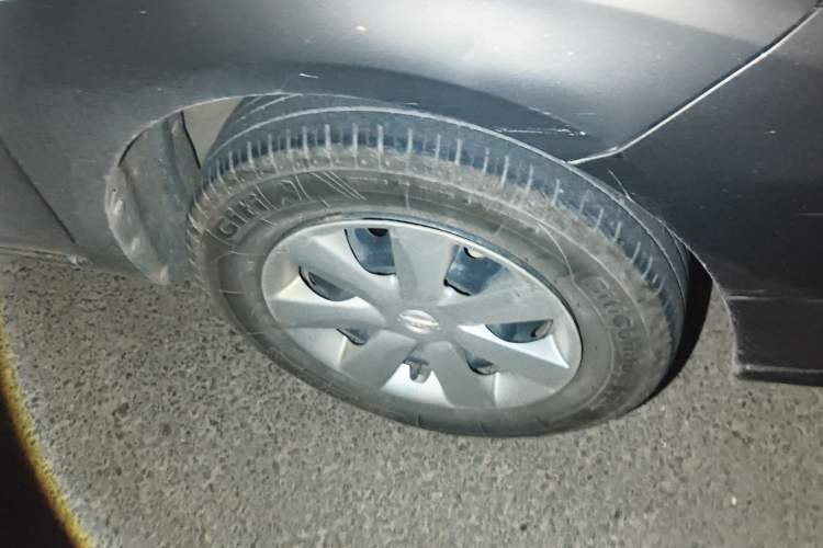 Used Nissan Sunny 2015 1.5XE Manual Comfort Edition Right Front Wheel Hub