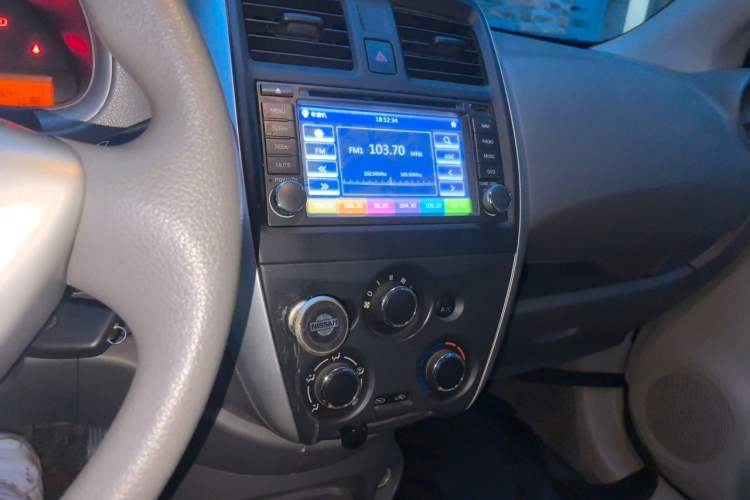 Used Nissan Sunny 2015 1.5XE CVT Comfort Edition Audio And AC Panel