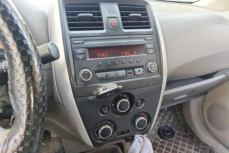 Used Nissan Sunny 2015 1.5XE CVT Comfort Edition Audio And AC Panel