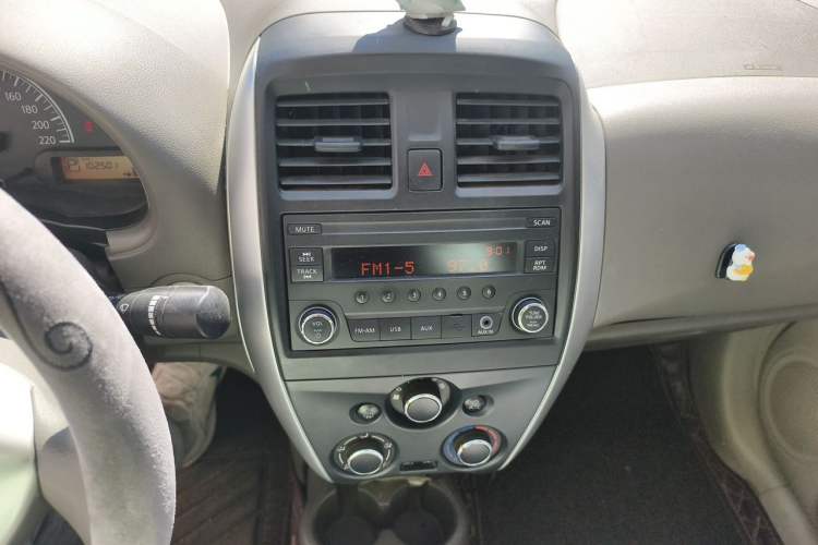 Used Nissan Sunny 2015 1.5XE CVT Master Edition Audio And AC Panel