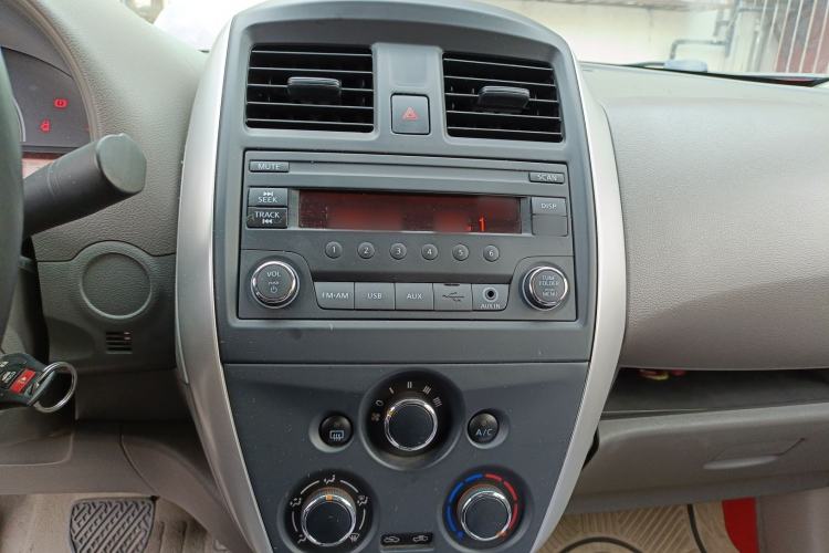 Used Nissan Sunny 2015 1.5XE CVT Comfort Edition Audio And AC Panel