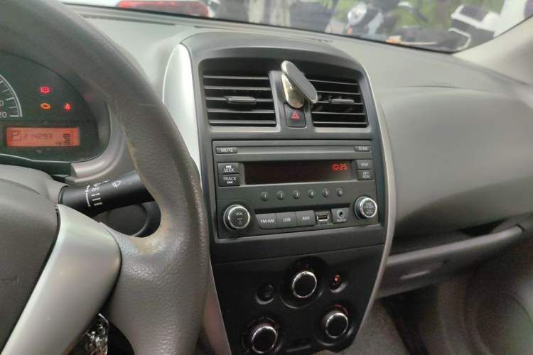 Used Nissan Sunny 2015 1.5XE CVT Comfort Edition Audio And AC Panel