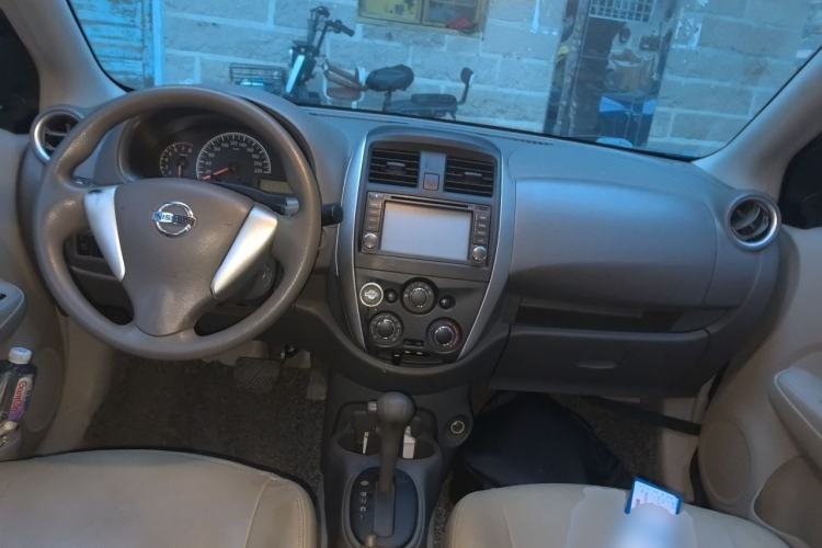 Used Nissan Sunny 2015 1.5XE CVT Comfort Edition Center Console
