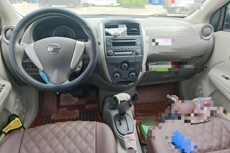 Used Nissan Sunny 2015 1.5XE CVT Master Edition Center Console